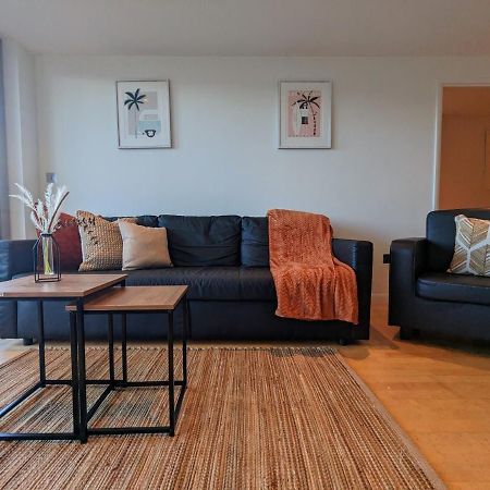 Apartment 100M From Fistral Beach- Underground Parking-Surf Shower & Locker- Sleeps 6 Ньюкі Екстер'єр фото