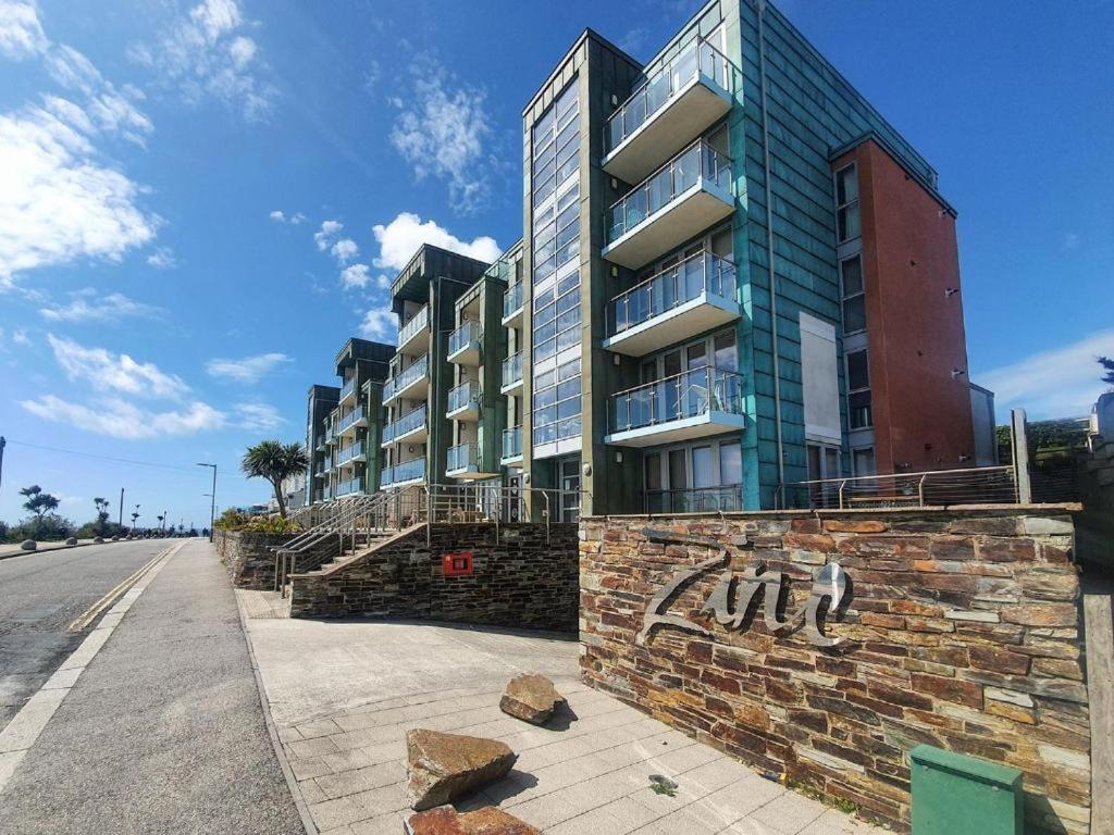 Apartment 100M From Fistral Beach- Underground Parking-Surf Shower & Locker- Sleeps 6 Ньюкі Екстер'єр фото