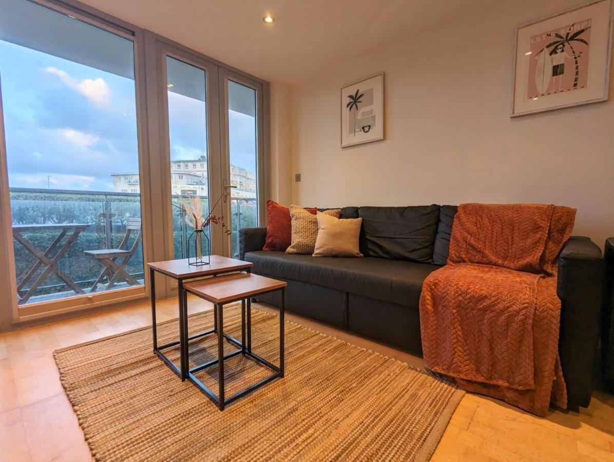 Apartment 100M From Fistral Beach- Underground Parking-Surf Shower & Locker- Sleeps 6 Ньюкі Екстер'єр фото