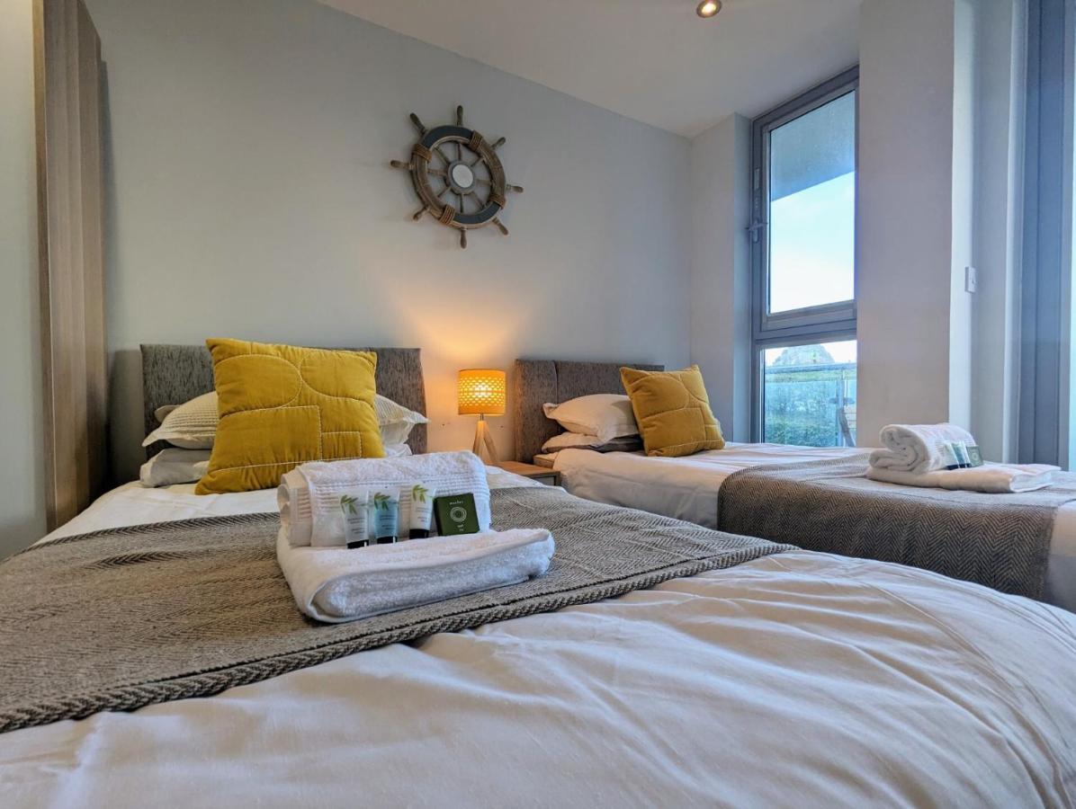 Apartment 100M From Fistral Beach- Underground Parking-Surf Shower & Locker- Sleeps 6 Ньюкі Екстер'єр фото