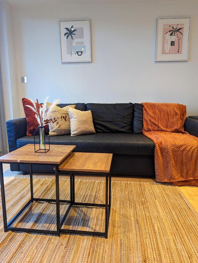 Apartment 100M From Fistral Beach- Underground Parking-Surf Shower & Locker- Sleeps 6 Ньюкі Екстер'єр фото