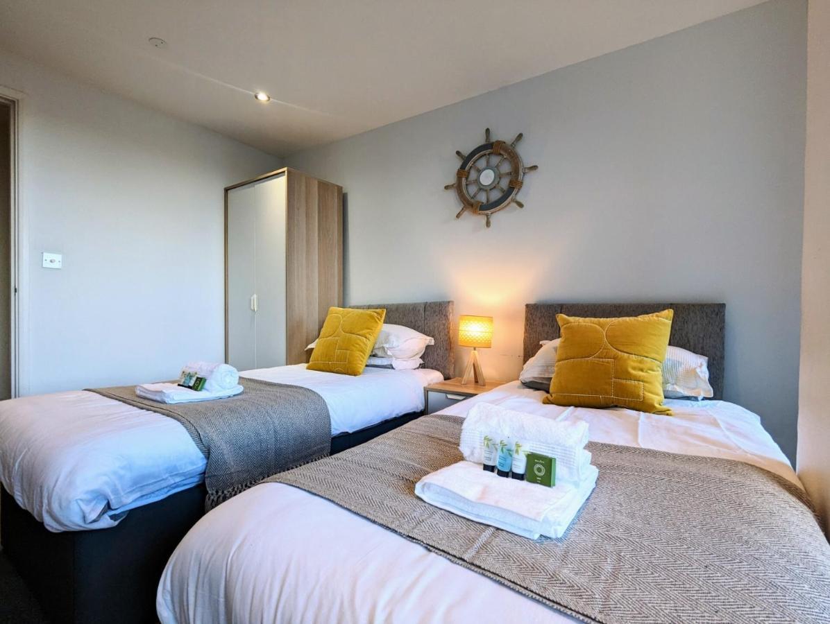 Apartment 100M From Fistral Beach- Underground Parking-Surf Shower & Locker- Sleeps 6 Ньюкі Екстер'єр фото