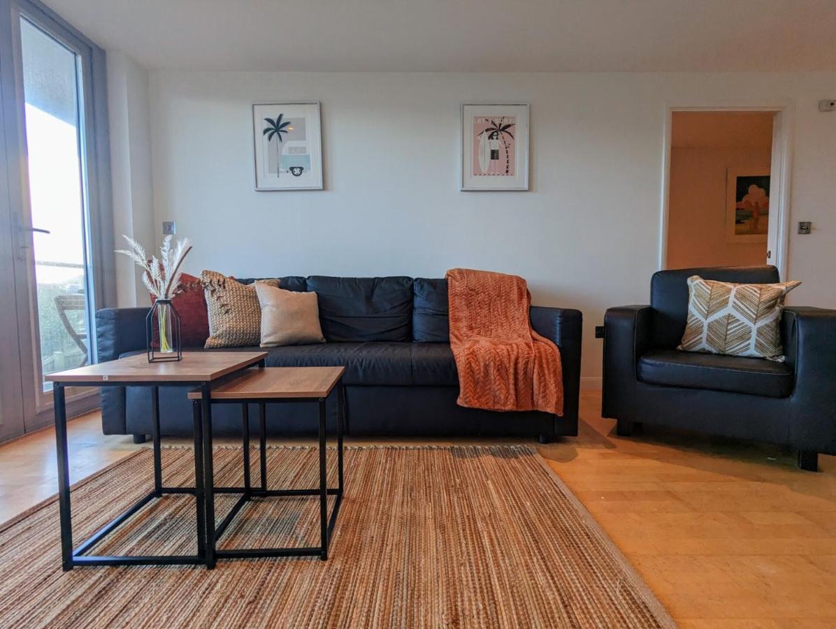Apartment 100M From Fistral Beach- Underground Parking-Surf Shower & Locker- Sleeps 6 Ньюкі Екстер'єр фото