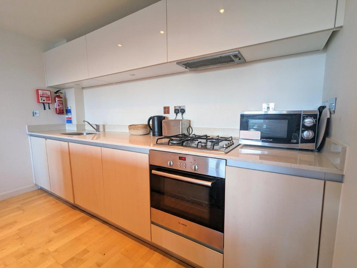 Apartment 100M From Fistral Beach- Underground Parking-Surf Shower & Locker- Sleeps 6 Ньюкі Екстер'єр фото