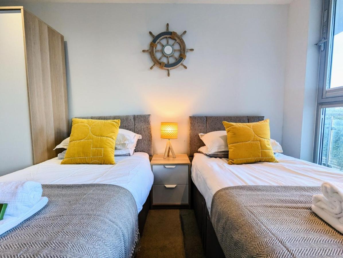 Apartment 100M From Fistral Beach- Underground Parking-Surf Shower & Locker- Sleeps 6 Ньюкі Екстер'єр фото