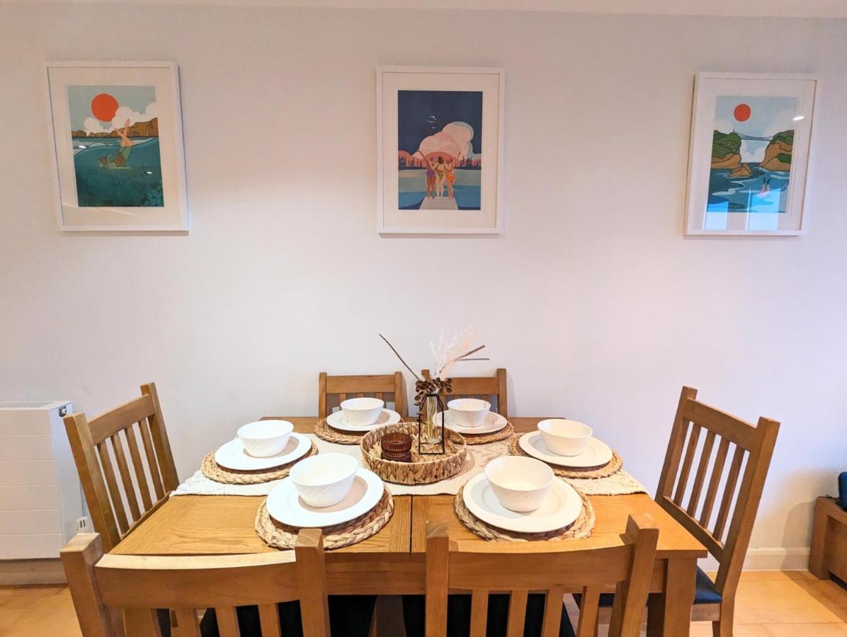 Apartment 100M From Fistral Beach- Underground Parking-Surf Shower & Locker- Sleeps 6 Ньюкі Екстер'єр фото